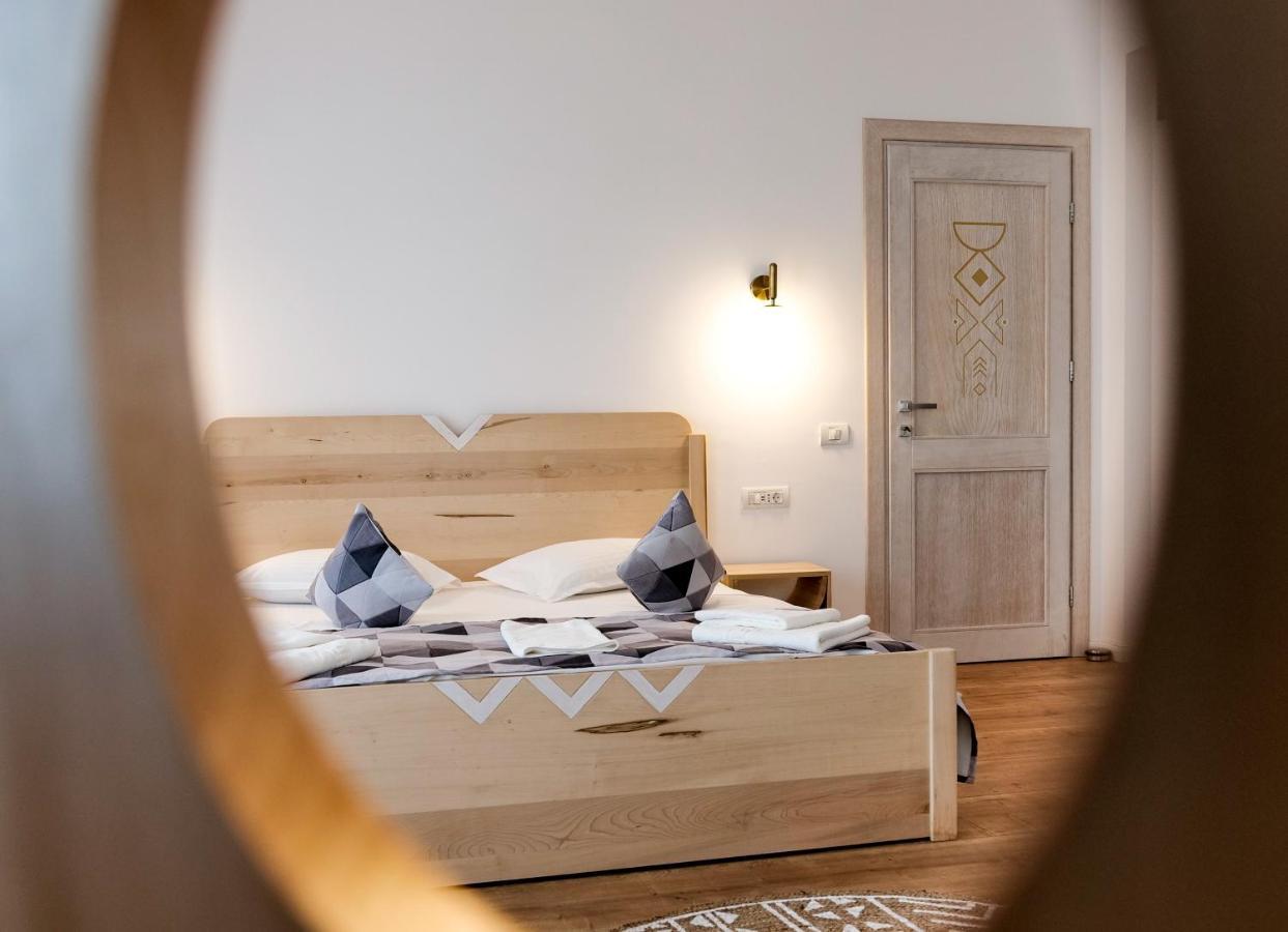 Conacul Olarilor Bed & Breakfast Baia de Fier Luaran gambar