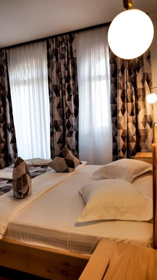 Conacul Olarilor Bed & Breakfast Baia de Fier Luaran gambar