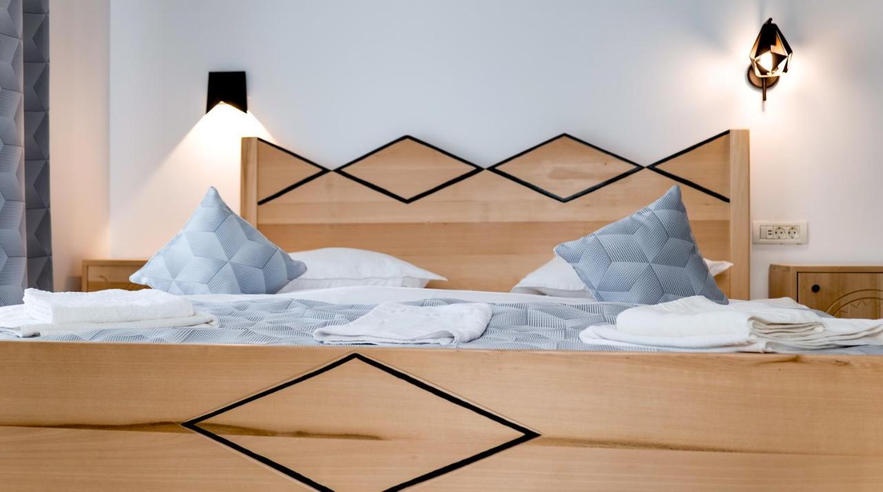 Conacul Olarilor Bed & Breakfast Baia de Fier Luaran gambar