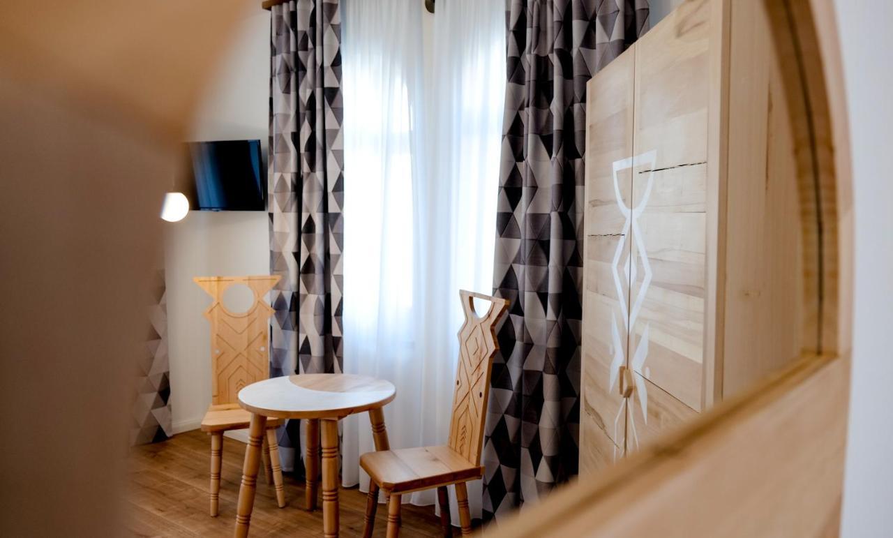 Conacul Olarilor Bed & Breakfast Baia de Fier Luaran gambar