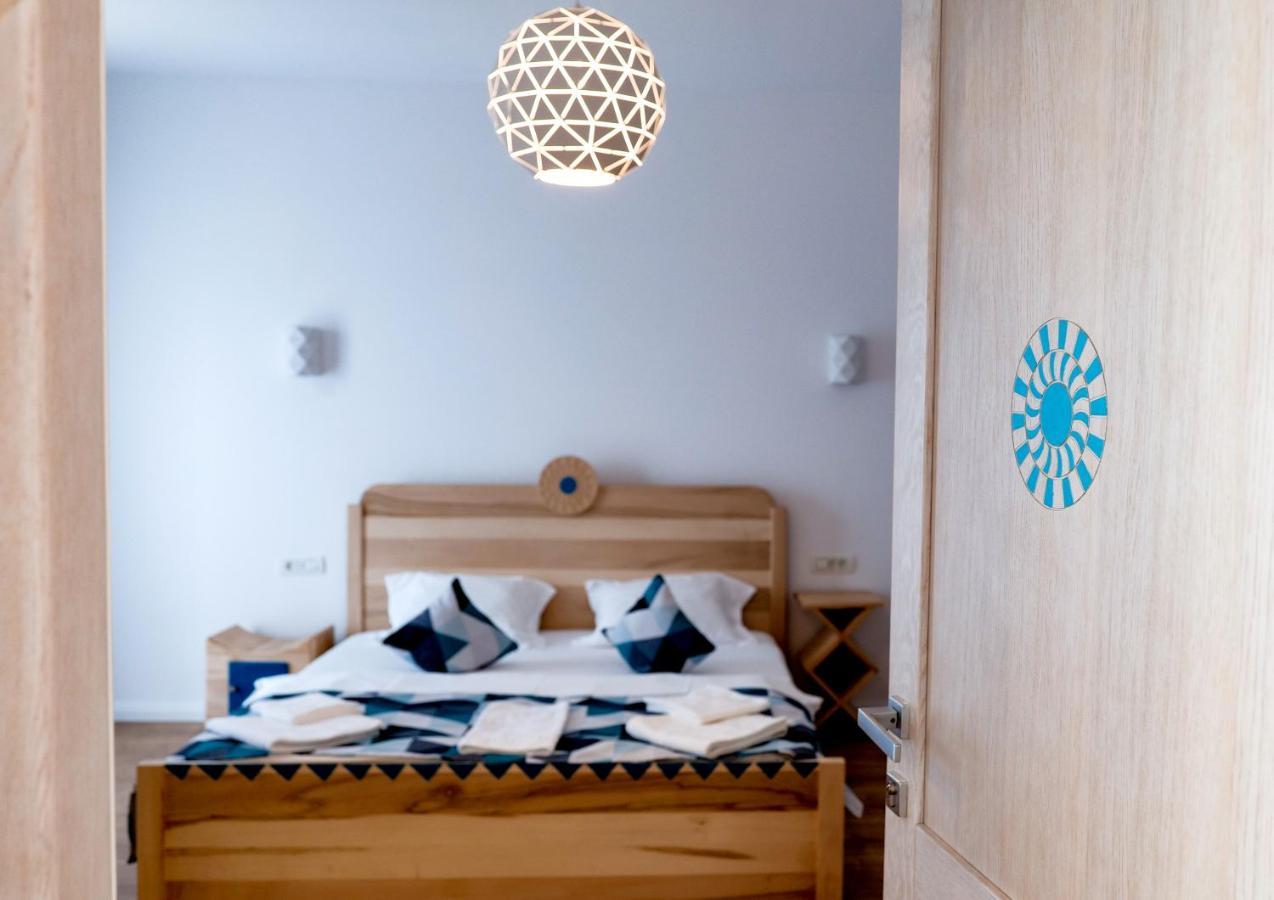 Conacul Olarilor Bed & Breakfast Baia de Fier Luaran gambar
