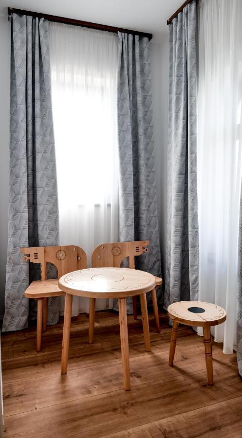 Conacul Olarilor Bed & Breakfast Baia de Fier Luaran gambar