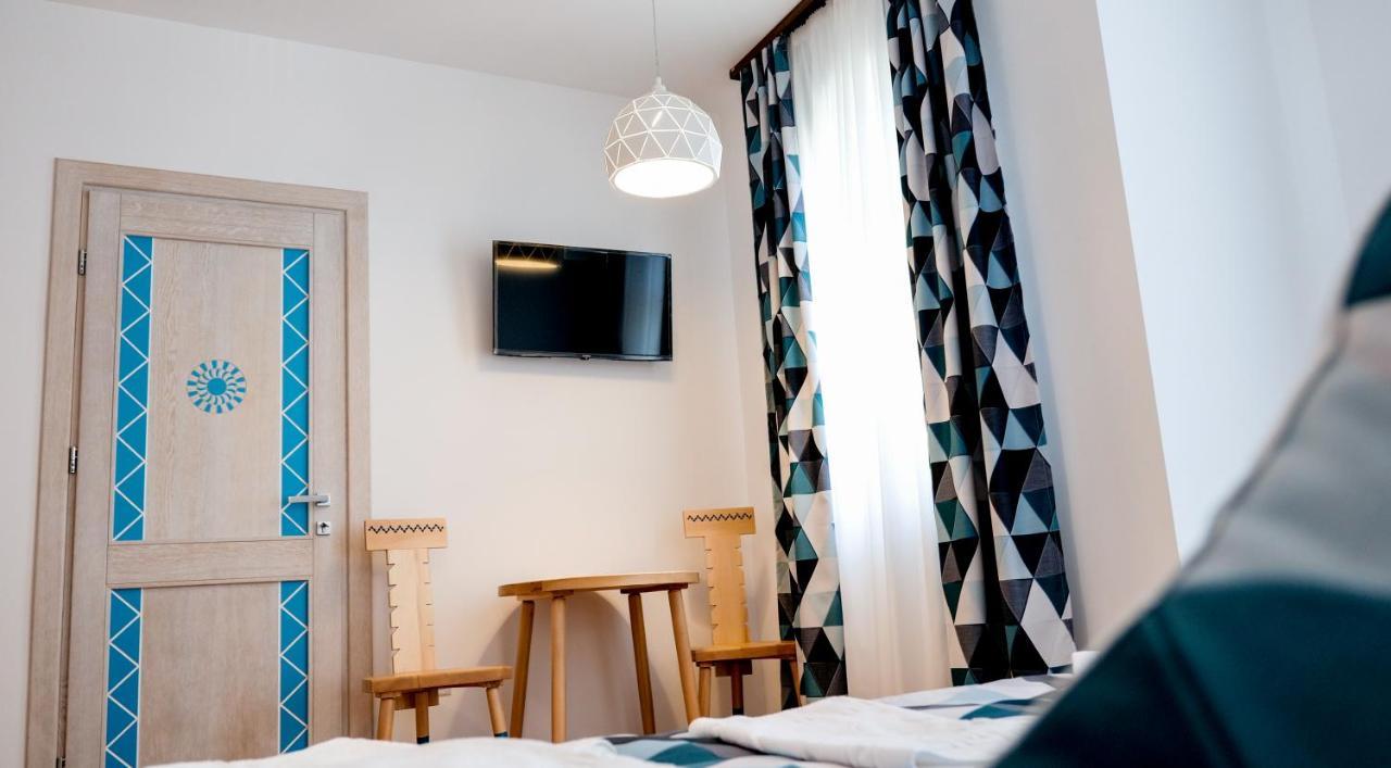 Conacul Olarilor Bed & Breakfast Baia de Fier Luaran gambar