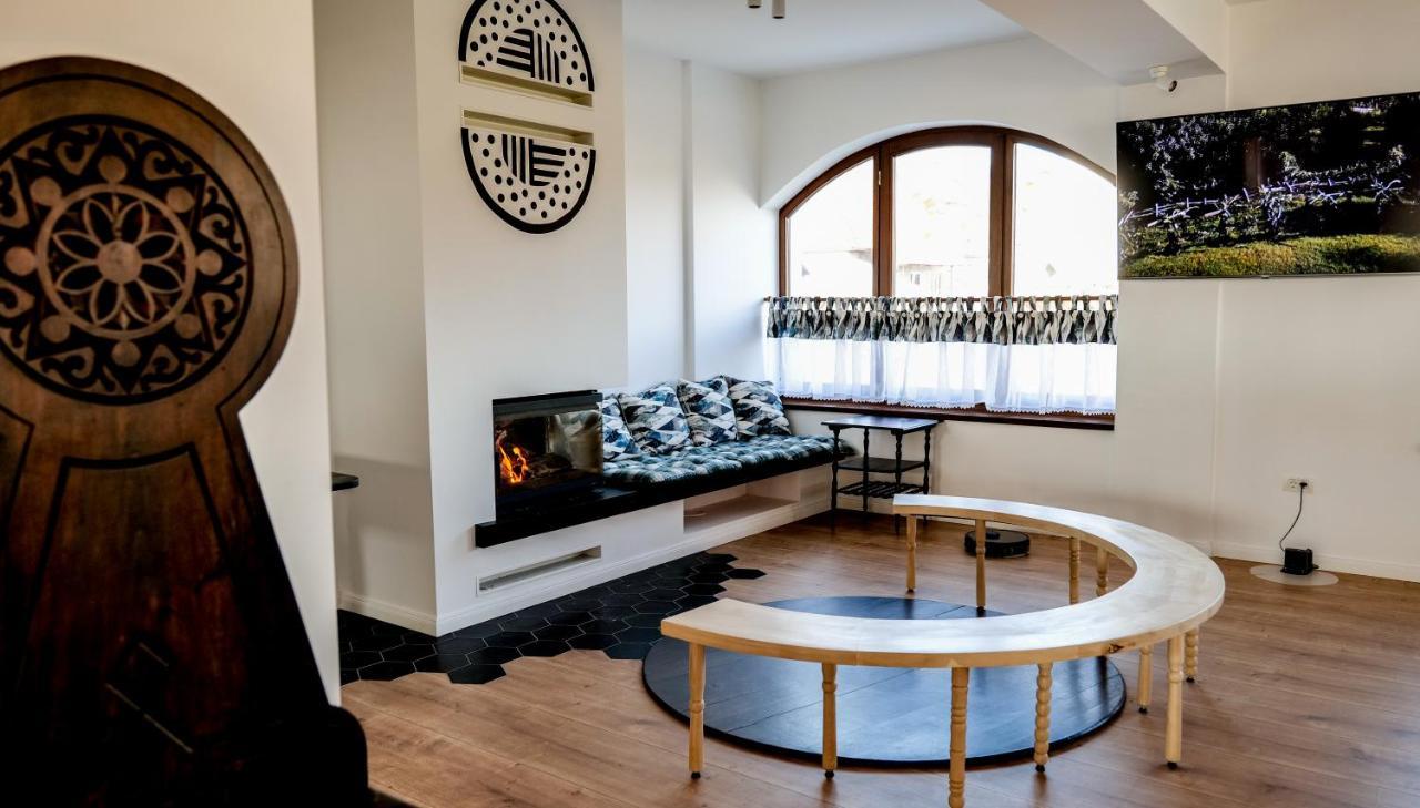 Conacul Olarilor Bed & Breakfast Baia de Fier Luaran gambar