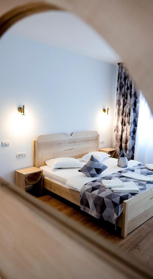 Conacul Olarilor Bed & Breakfast Baia de Fier Luaran gambar