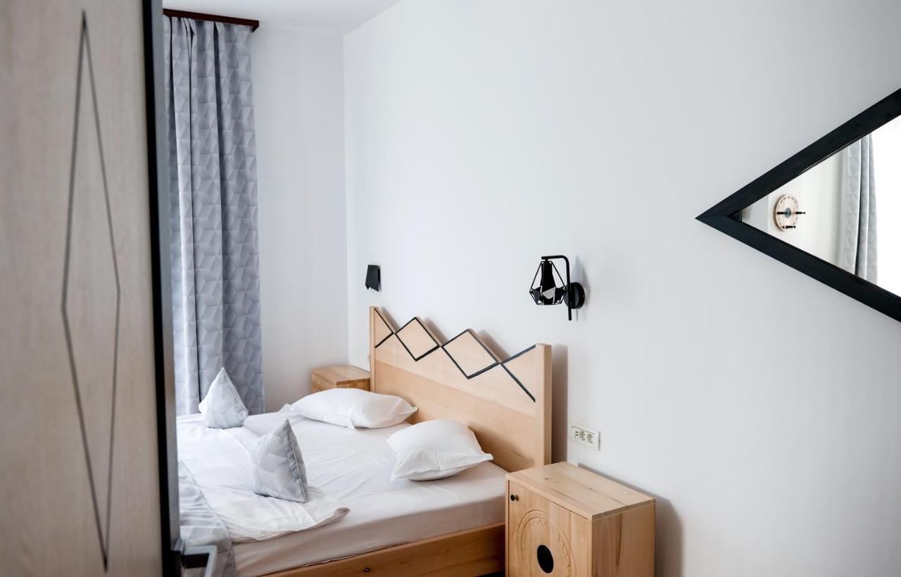 Conacul Olarilor Bed & Breakfast Baia de Fier Luaran gambar