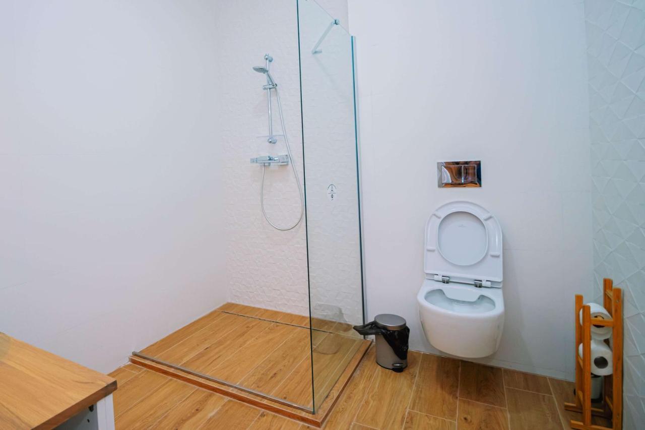 Conacul Olarilor Bed & Breakfast Baia de Fier Luaran gambar