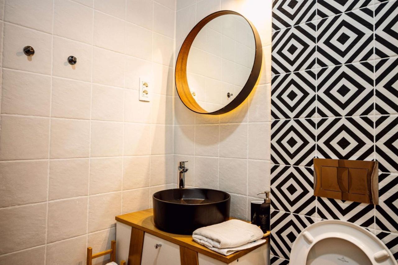 Conacul Olarilor Bed & Breakfast Baia de Fier Luaran gambar