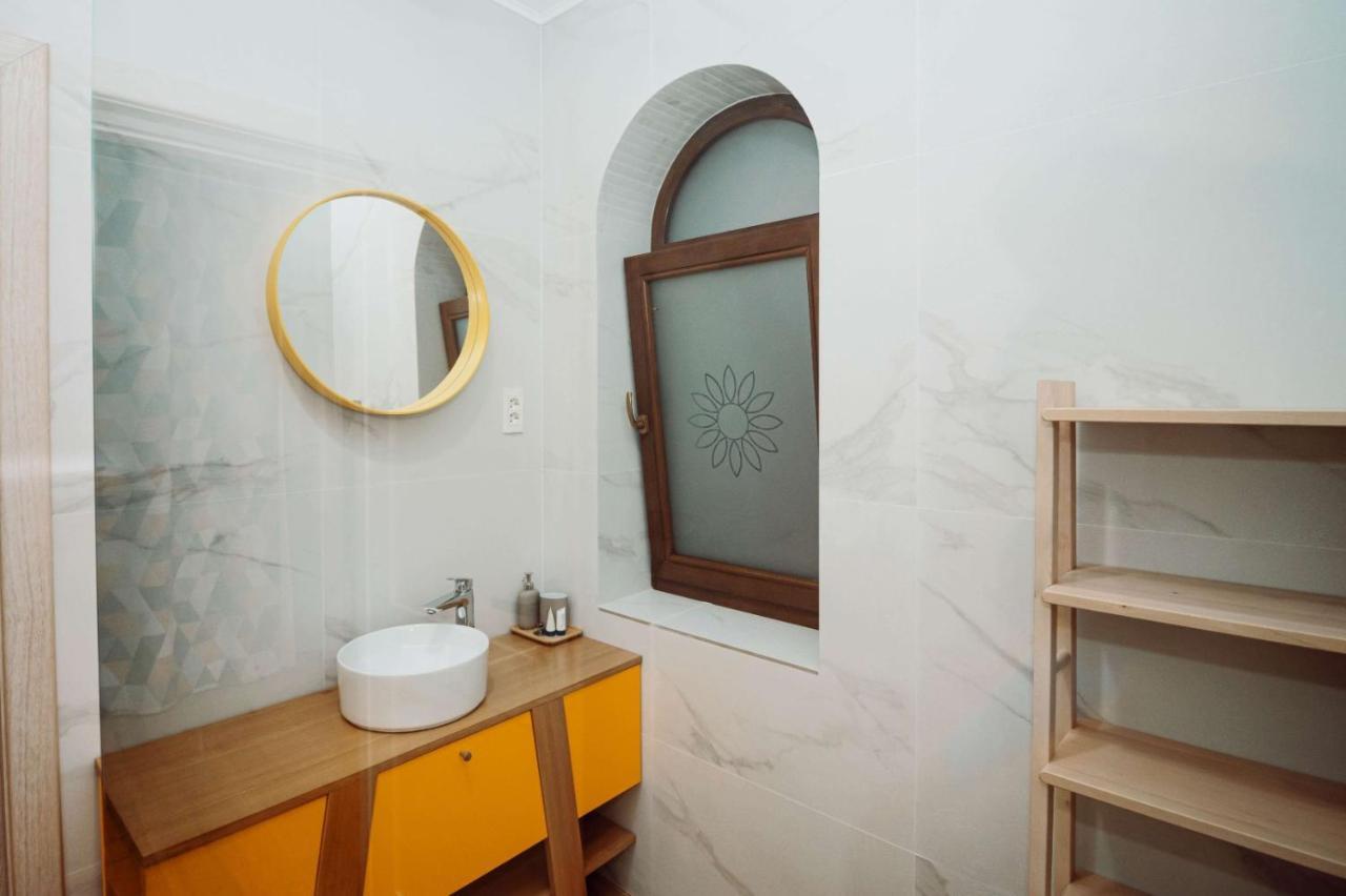 Conacul Olarilor Bed & Breakfast Baia de Fier Luaran gambar