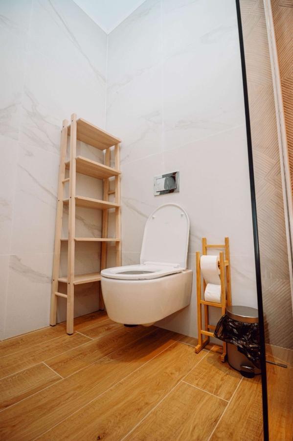 Conacul Olarilor Bed & Breakfast Baia de Fier Luaran gambar