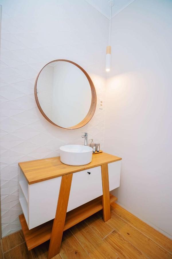 Conacul Olarilor Bed & Breakfast Baia de Fier Luaran gambar